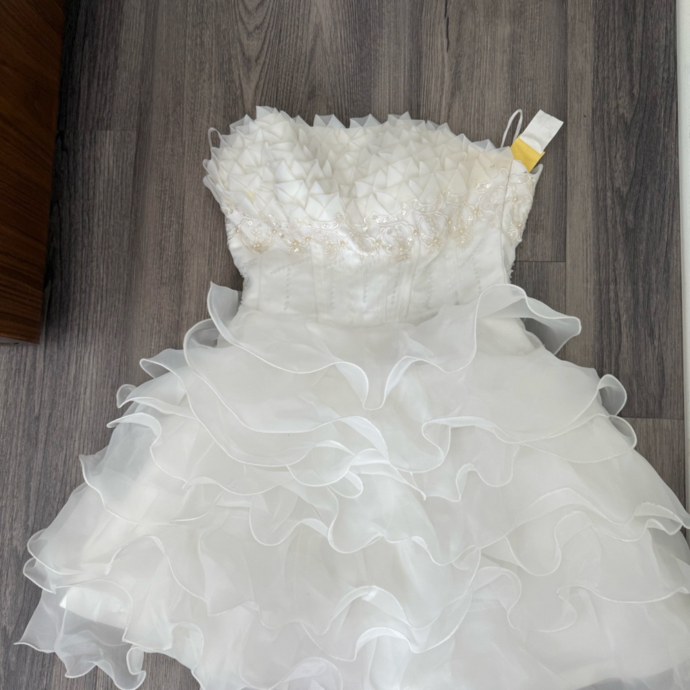 White dress size 2 or 4 short ruffles corset top